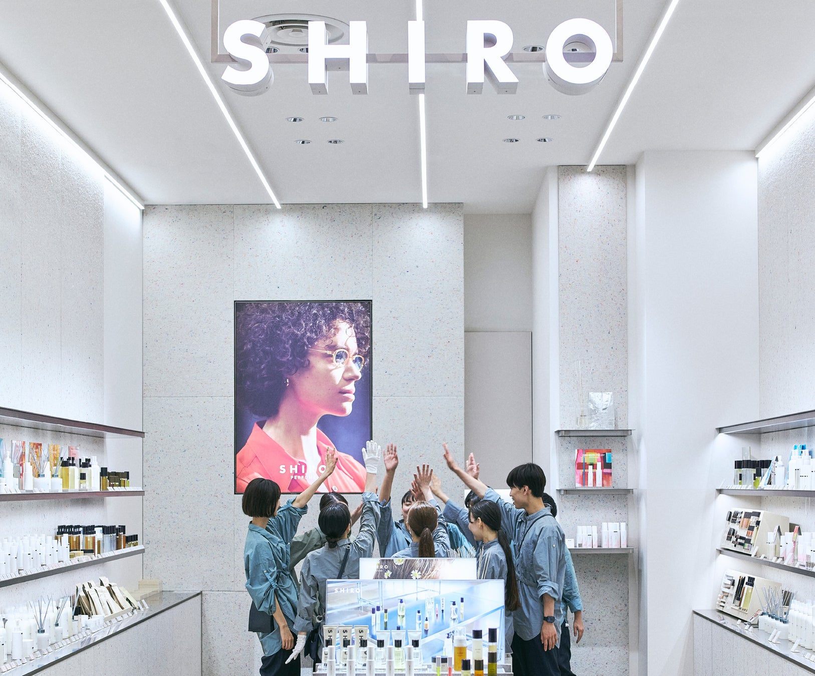 【SHIRO】グローバル推進を支える社員育成制度「多言語接客スキル認定制度」の概要と今後の展望