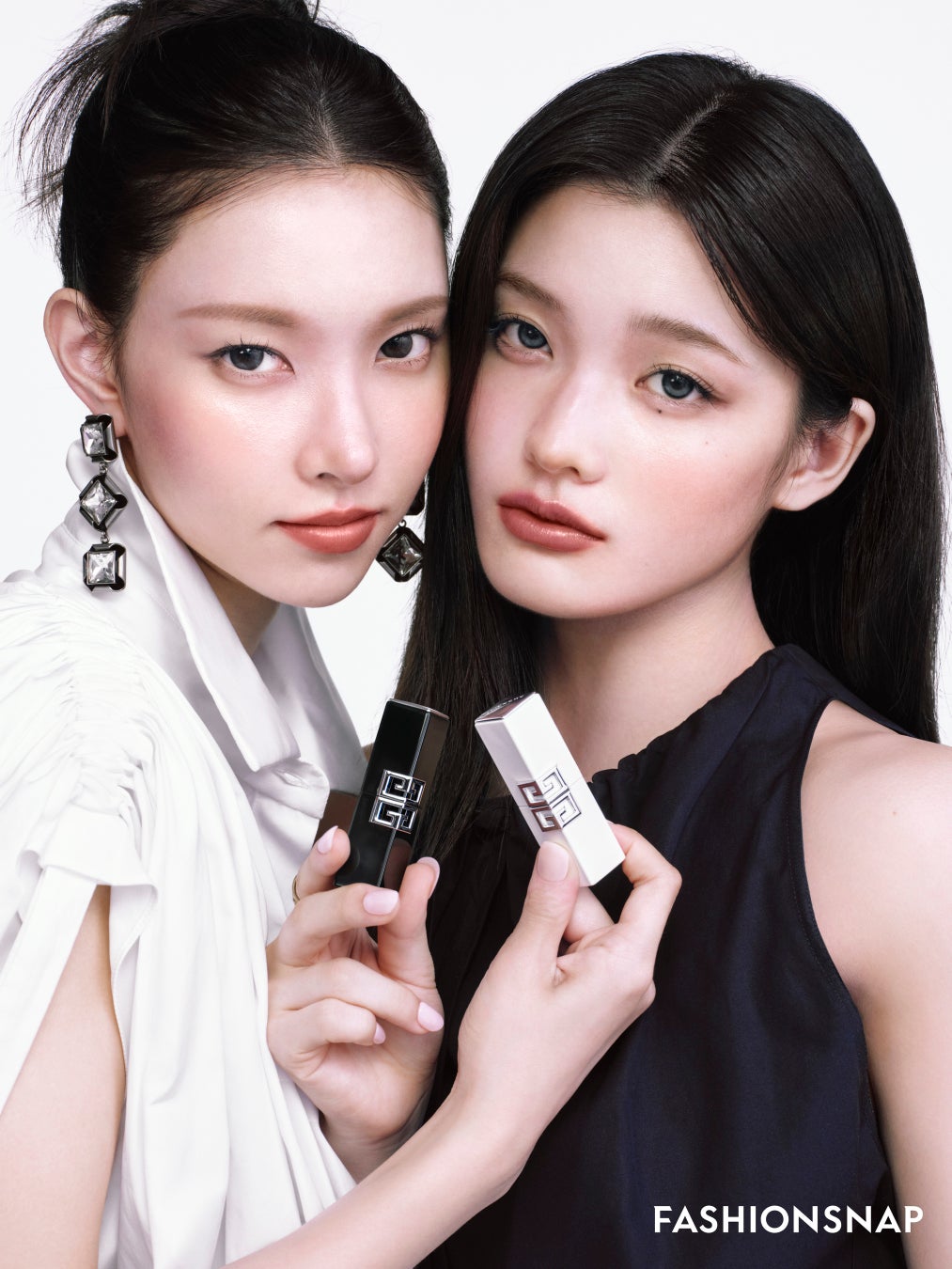 ILLITのYUNAHとIROHAがジバンシイ ビューティーの新リップキャンペーンに登場