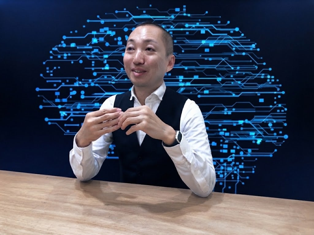 補聴器と“脳の聞く力”のハイブリッドへ — neumo、聴覚トレーニングアプリ「キクモア」の開発の歩みと補聴器との併用構想を、専門誌『THE EYES』9月15日発売号で公開