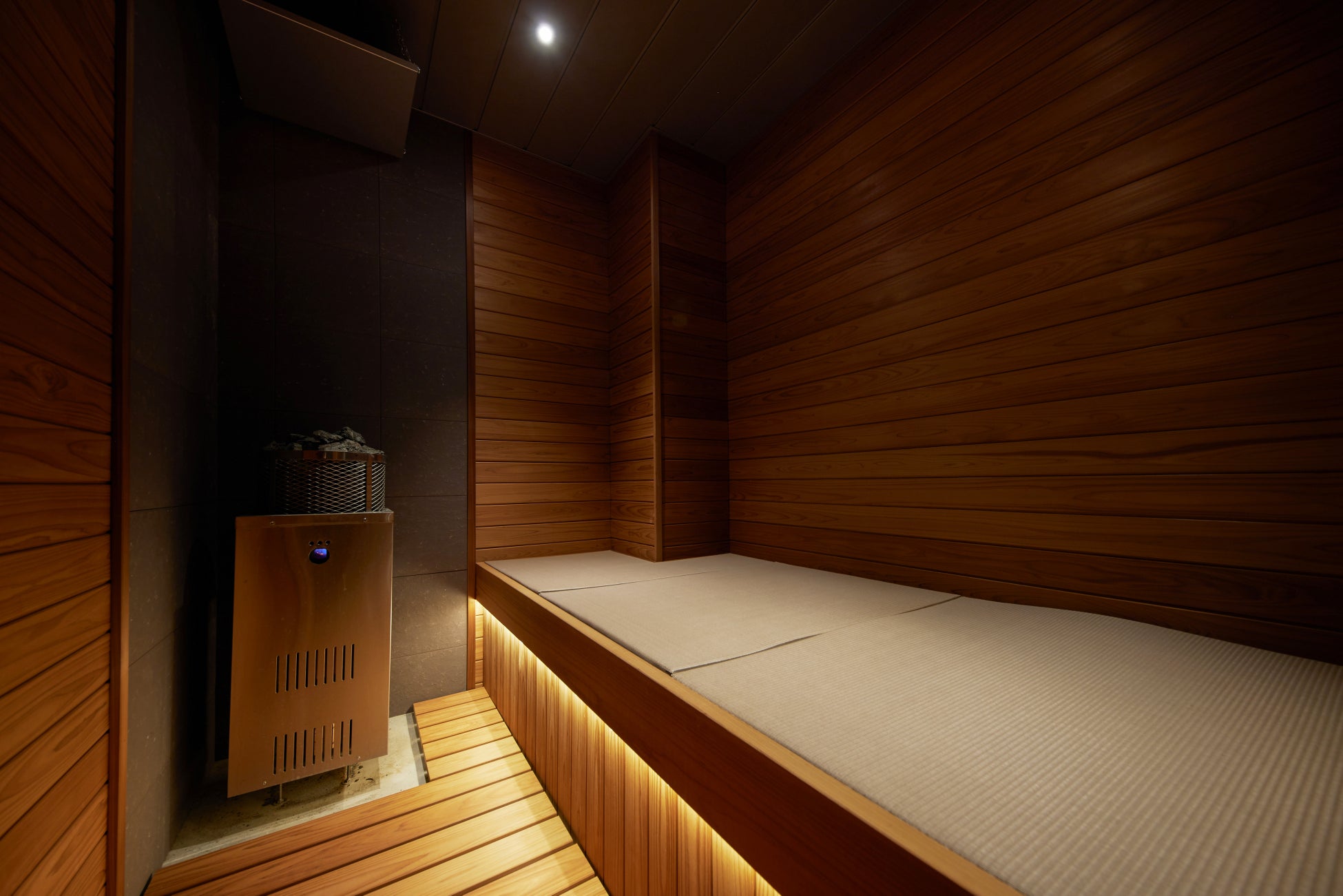 「夜遅くても、サウナに行きたい。」大阪・松屋町の完全個室サウナ「eni.sauna  」が9月18日（金）より深夜・早朝営業を開始。23時〜翌5時、遅い時間にもサウナという選択肢を
